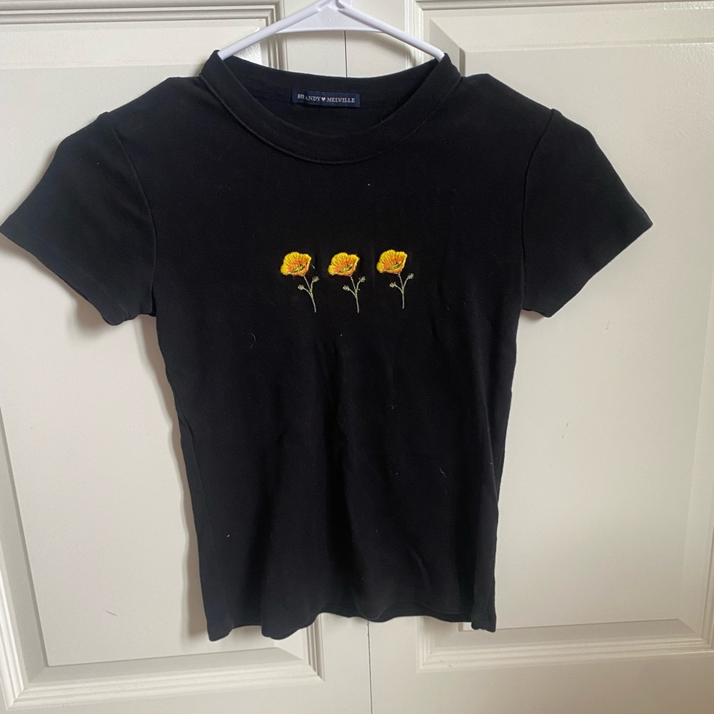 never worn, brandy melville tee, size small